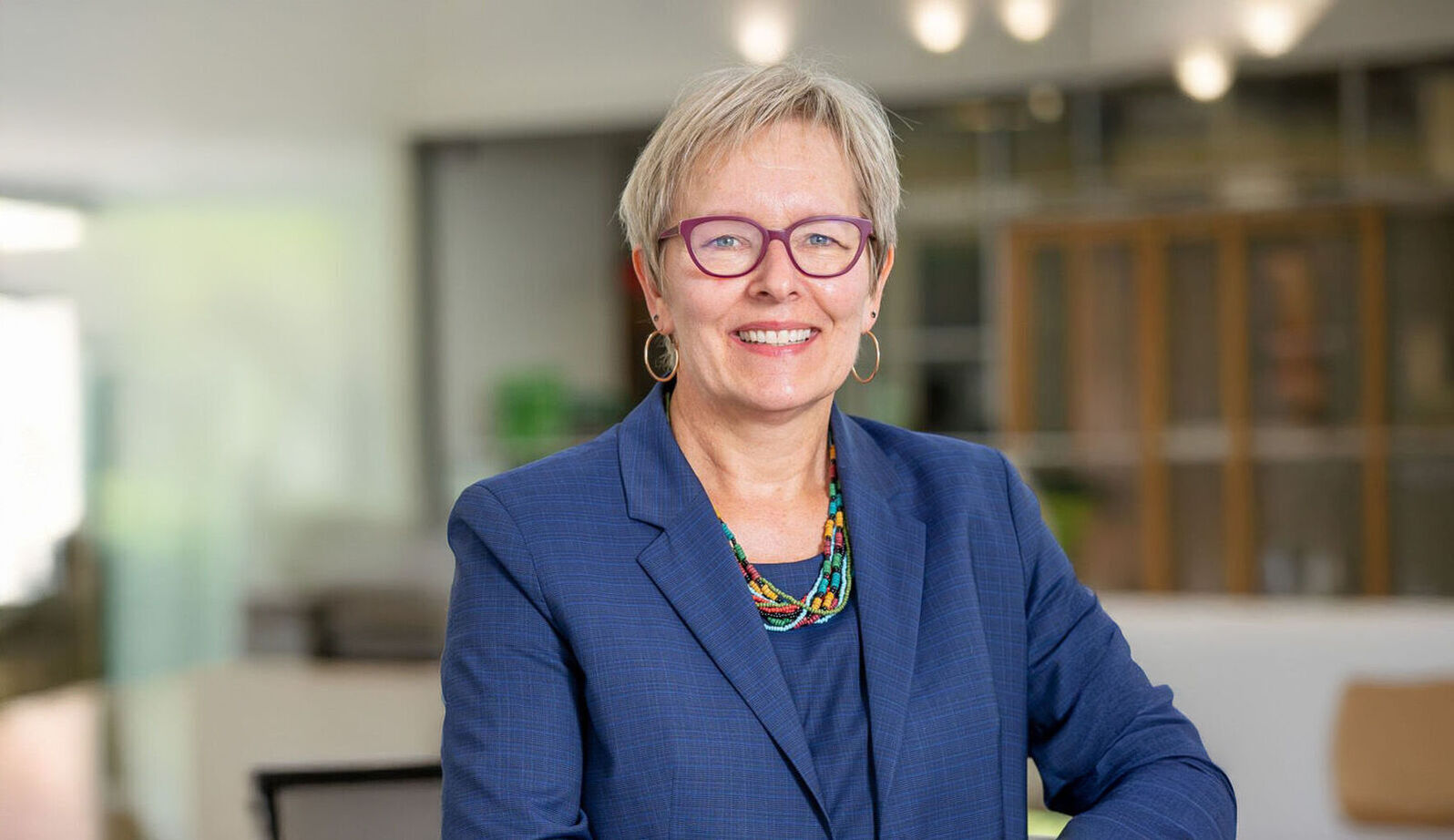 Lauraheadshot 809x10243